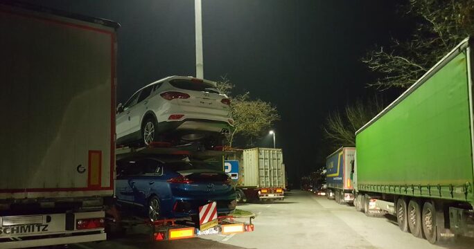 Slovenska počivališča pod udarom! Organizirane kraje brez nadzora: vozniki spijo, tatovi pa praznijo rezervoarje