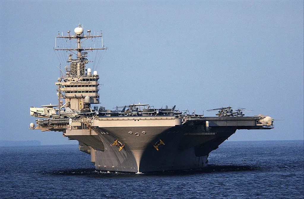 Iran zatrjuje, da so njihove rakete zadele ameriško letalonosilko USS Abraham Lincoln, ZDA zaenkrat molčijo (VIDEO)