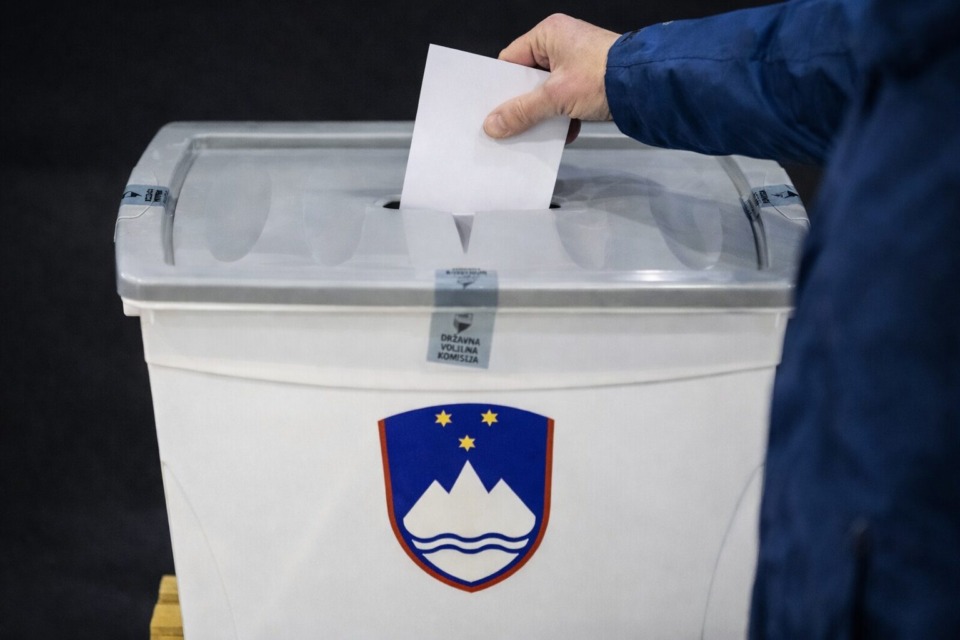 So vas ankete zavedle? Rezultati volitev kažejo drugačno sliko – kaj se je v resnici zgodilo