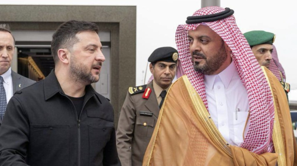 Zelenski v Savdski Arabiji: ukrajinsko znanje proti iranskim dronom, v zameno pomoč za lastno zračno obrambo