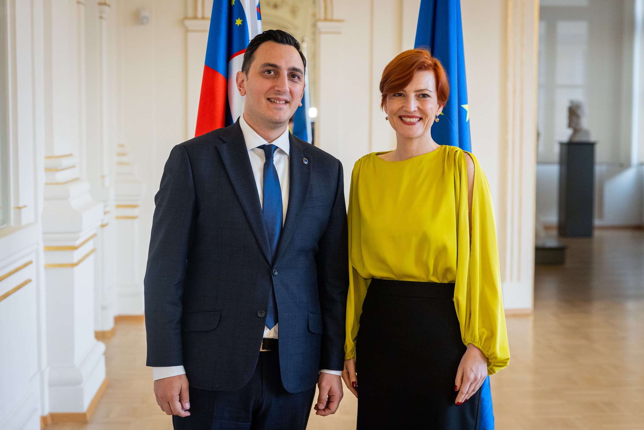 asta-vrecko-ministrstvo-za-kulturo - NaDlani.si