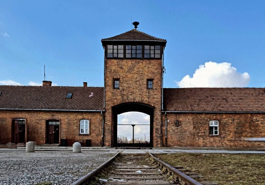 Tisoči v Auschwitzu znova opomnili svet: žrtve holokavsta ne smejo biti pozabljene