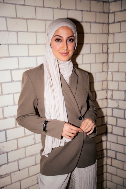 Hidžab na odru, vihar v politiki