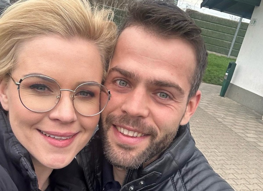 Po operaciji se je prvič javila slovenska pevka Darja Gajšek – zdaj zanjo skrbi kar njen mož