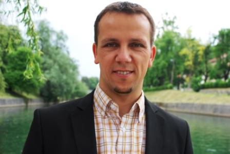 Življenje po politiki: Kam odhajajo nekdanji poslanci, ki so ostali pred vrati parlamenta?