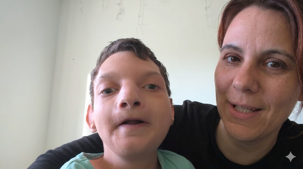 Enej ne govori, ne hodi in se bori z redko boleznijo, mama Sandra iskreno opisala njihov vsakdan: »V šolo ne hodi že dve leti«