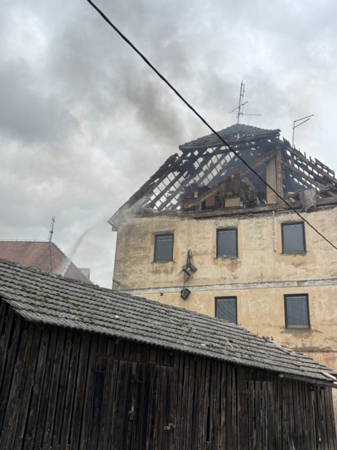 Policija po eksploziji v Mirni Peči razkrila prve informacije, iz objekta rešili poškodovano osebo