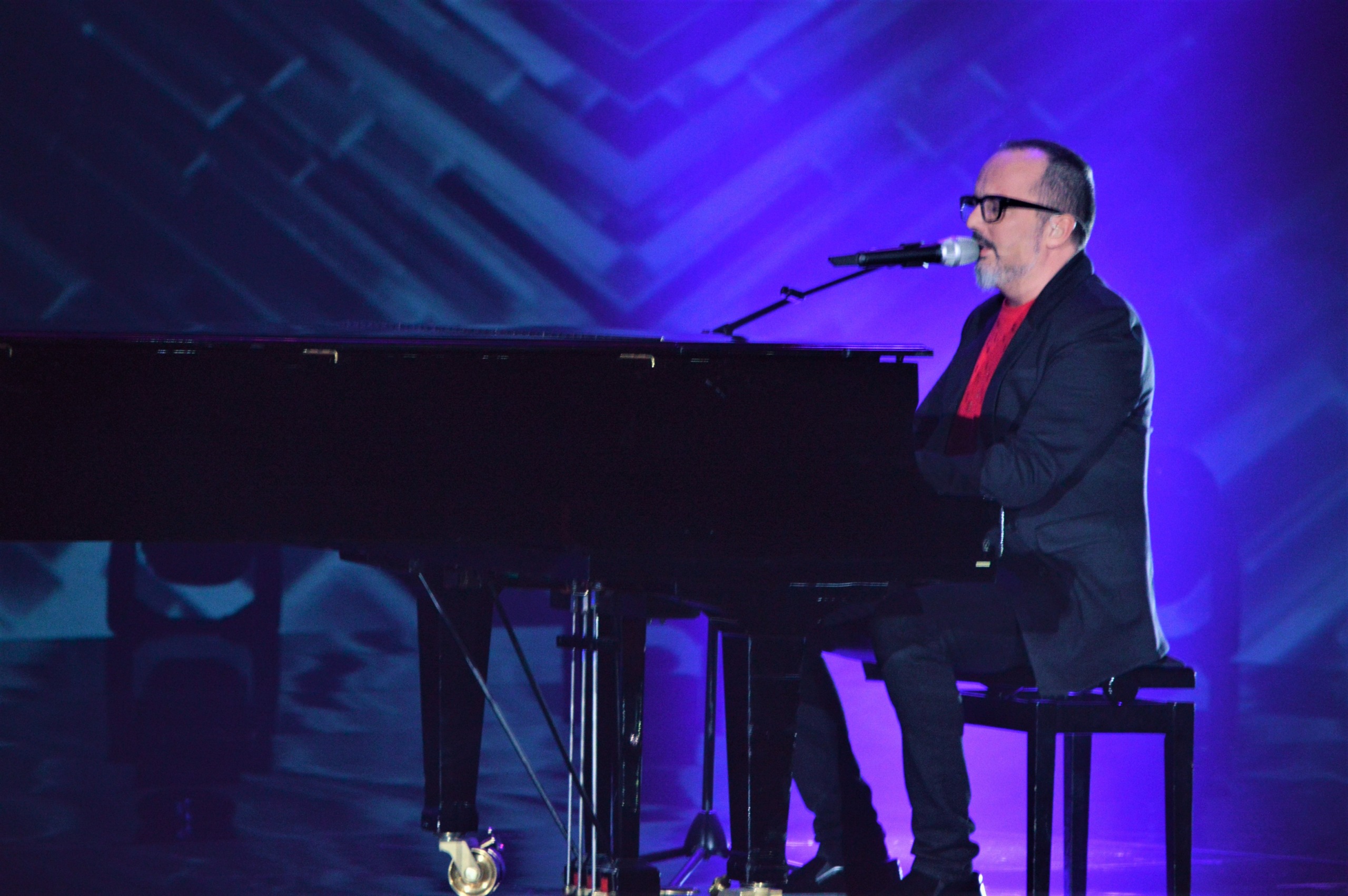 Tony Cetinski brez dlake na jeziku o Slovencih, družinskih vezeh na Koroškem in glasbi. Izvedite, zakaj obožuje naš štrudelj in koga od glasbenikov najbolj ceni.