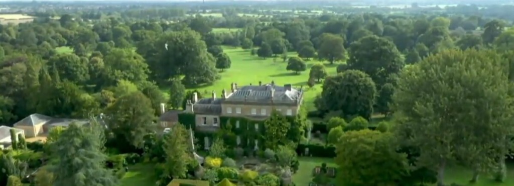 Highgrove: Več kot le vrt, to je kraljevo svetišče
Da bi razumeli kraljeve prehranske odločitve, moramo najprej razumeti njegovo ljubezen do posestva Highgrove v Gloucestershiru.