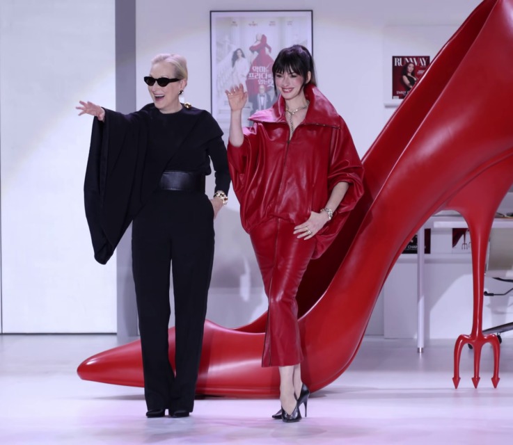 "Občutek je bil, kot da bi se vrnila v poletni tabor z ljudmi, ki si jih pogrešala," je povedala o ponovnem srečanju z Meryl Streep in Anne Hathaway