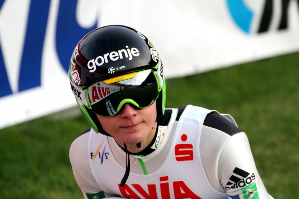 Sezona 2025/2026 je bila za Domna ponovno polna vzponov in odličnih uvrstitev. S prihodom pomladi se skakalne smuči za kratek čas pospravijo v kot, a tekmovalni duh ostaja.