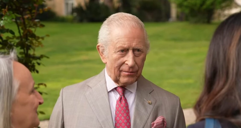 Kralj Karel je s svojega krožnika za vedno izgnal buče in bučke. Odkrijte kulinarične skrivnosti dvorca Highgrove in stroga pravila, ki jih mora upoštevati osebje