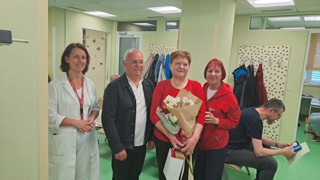 Neverjetno! Marija iz Šmarjeških Toplic kri darovala že 120-krat – za to gesto je navdušila tudi svojo hčerko