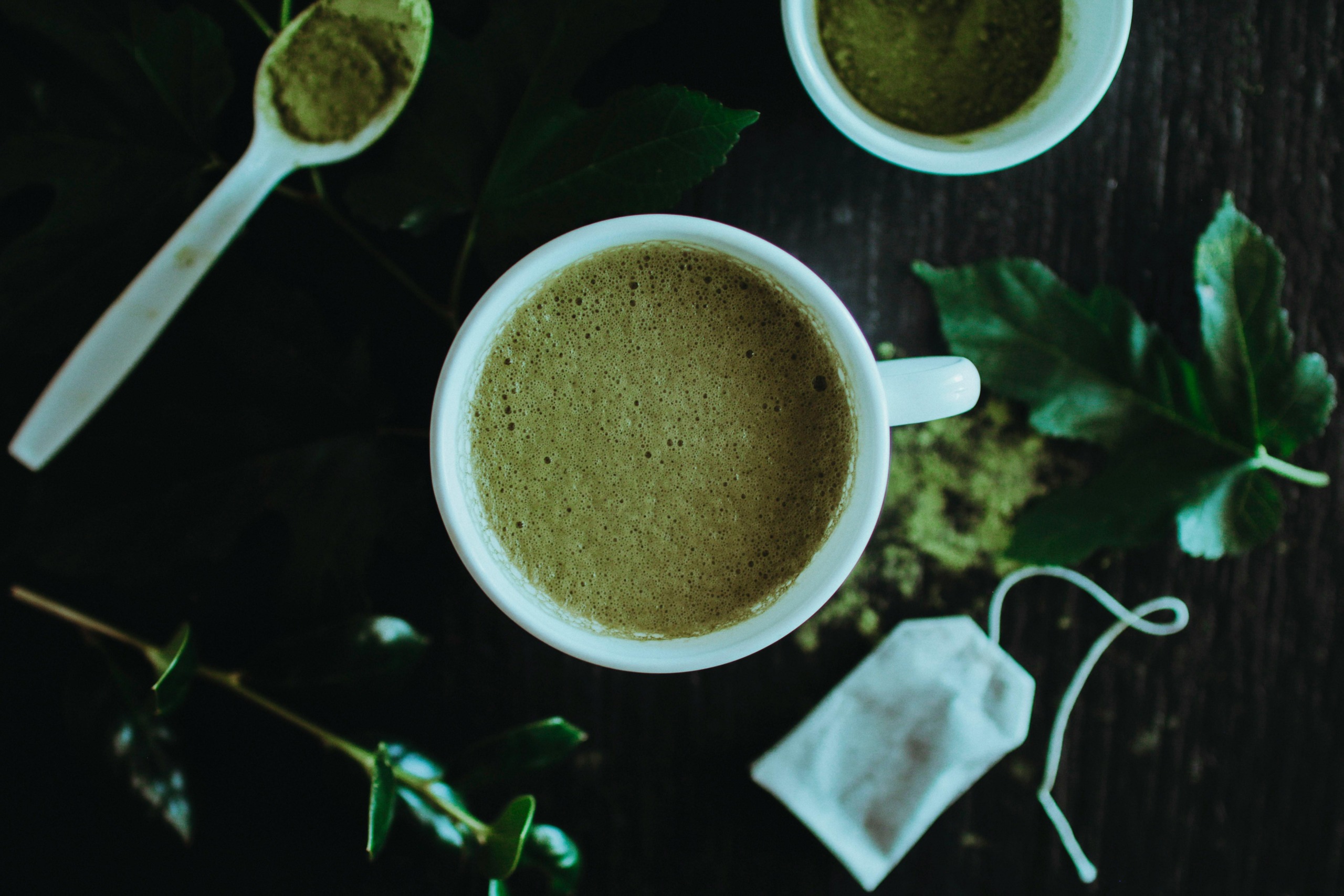 Matcha ni le trend: zakaj jo vse več ljudi pije vsak dan