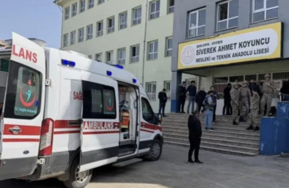 Krvav napad na turški srednji šoli: nekdanji dijak ranil najmanj 16 ljudi, nato si je sodil sam