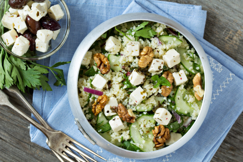 Lečina solata z zelenjavo in feta sirom