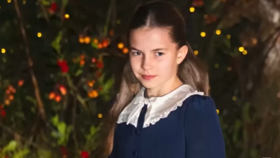 Princesa Charlotte bo prekinila zgodovinsko kraljevo prekletstvo "dediča in rezerve". Spoznajte njeno ključno vlogo pri stabilnosti britanske monarhije.