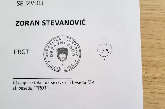 Tajno glasovanje pod vprašajem? Oznake na glasovnicah za predsednika DZ sprožile resne dvome (FOTO)