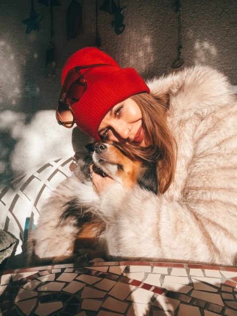 Tara Zupančič pretresla z odločitvijo: Prodala je svojo veliko ljubezen in se umaknila v divjino! Razkrivamo, kje priljubljena voditeljica danes išče svoj mir.