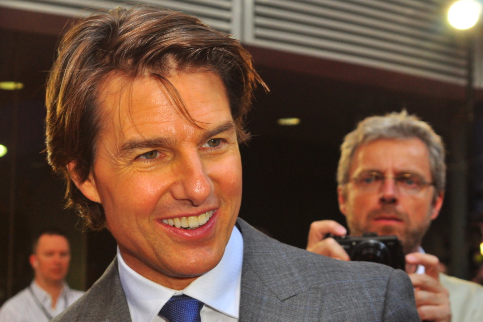 Tom Cruise in pravi vzrok zakaj je zvezdnik danes neprepoznaven. Razkrivamo ozadje njegove šokantne preobrazbe s sivimi lasmi za novo vlogo v filmu Digger