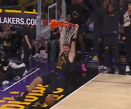 Dončić je prvi strelec Lakersov v rednem delu sezone s povprečjem 33,5 točke na tekmo. FOTO: Instagram/LA Lakers