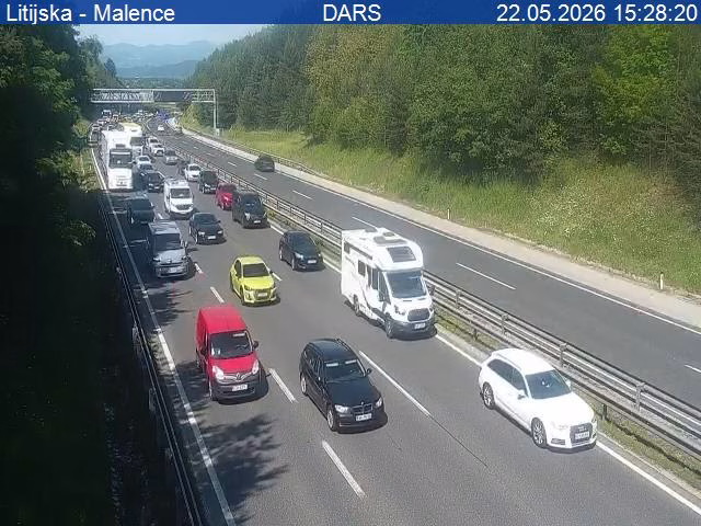 Začelo se je: praznični vikend prinesel kolone, zastoje in živčne voznike