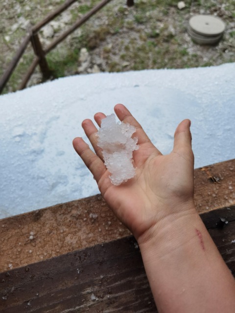 Močne nevihte s točo že udarile, takšno je stanje po Sloveniji (foto/video)