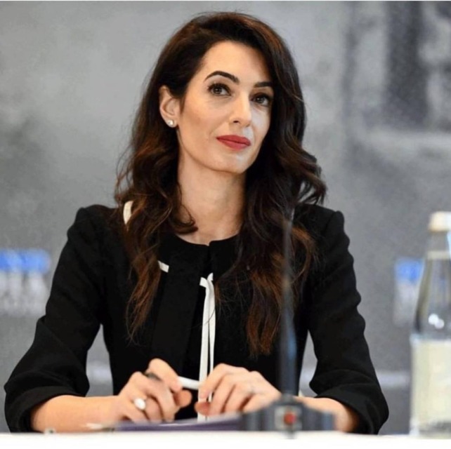 Amal pove: če boste kdaj praznovali 65. rojstni dan, pazite na natakarje