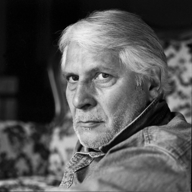 Boris Cavazza - Njegovo življenje ni bilo vedno posuto z rožami. Preživel je osebne tragedije, ki bi marsikoga zlomile, a se je vedno znova dvignil, močnejši in modrejši.