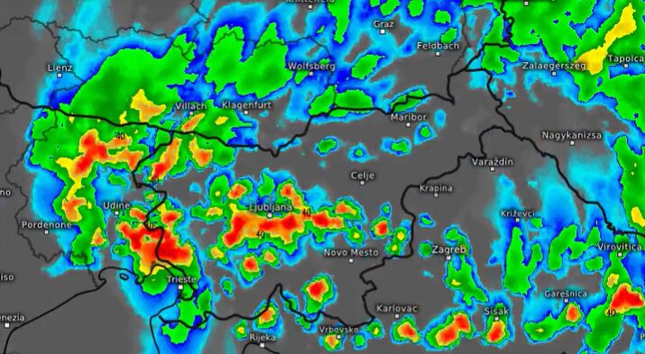 Radar map of heavy thunderstorms over western Slovenia and neighboring Croatia with red and orange cores.