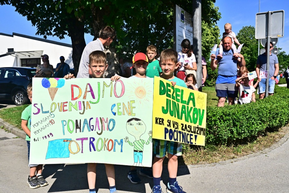Tako se sprejme Prevca in Deželo junakov, pomagali tudi gasilci