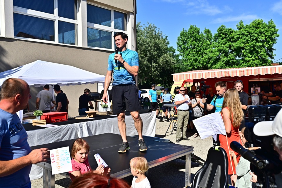 Tako se sprejme Prevca in Deželo junakov, pomagali tudi gasilci
