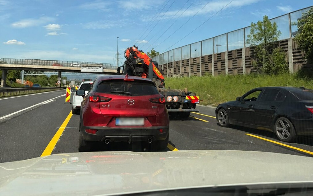 Kolaps na primorski avtocesti: zastoji že pri Ljubljani – nad območjem kroži policijski helikopter