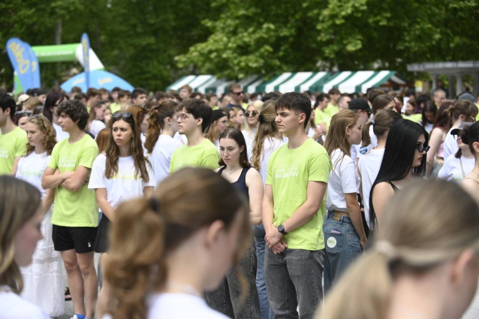 Ko je Kongresni trg utihnil: maturanti so Leni namenili minuto, ob kateri je zajokala tudi Ljubljana (FOTO)