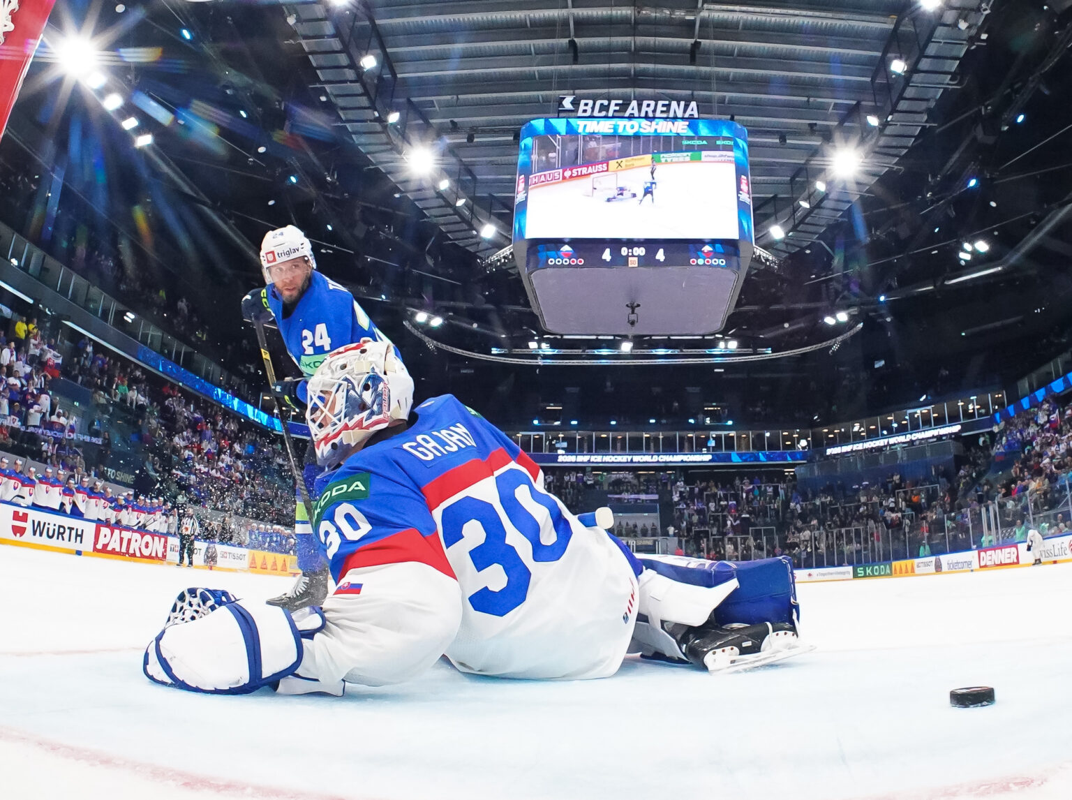 Nov hokejski čudež Slovenije: Risi vzeli točko Slovakom
