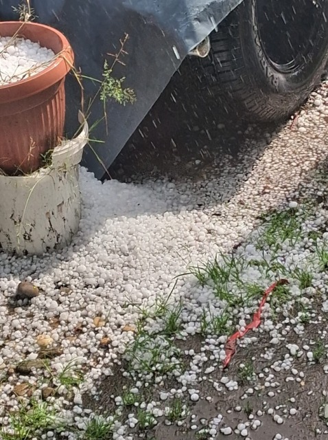 Kot oreh debela toča padala v Zgornji Savinjski dolini! Razkrivamo, kje je še trenutno nevarnost (foto)