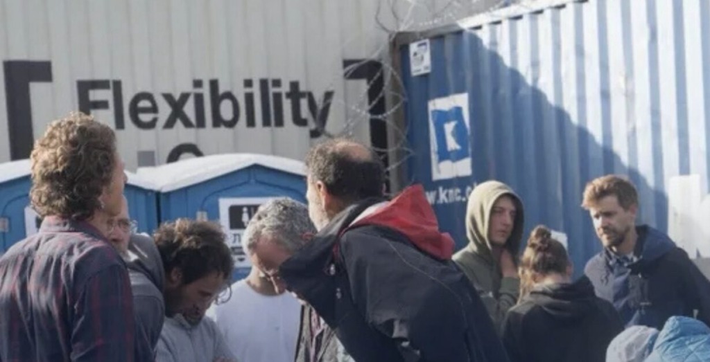 Iz Sredozemlja v pridržanje: Izrael po prestreženi flotili odpeljal dva aktivista na zaslišanje