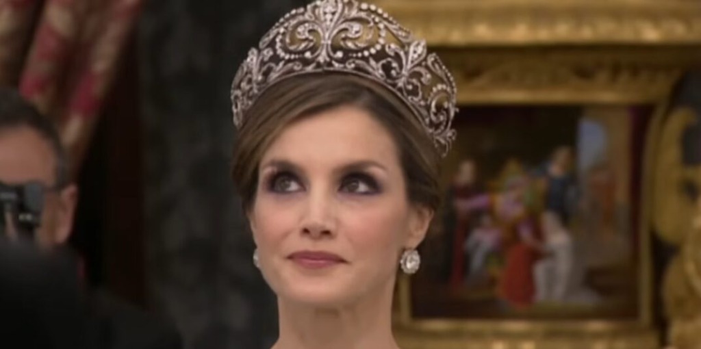 Škandal na španskem dvoru: Jaime del Burgo napoveduje serijo o kraljici Letizii. Preberite, kako obtožbe o nezvestobi ogrožajo prestol in prihodnost princese Leonor.