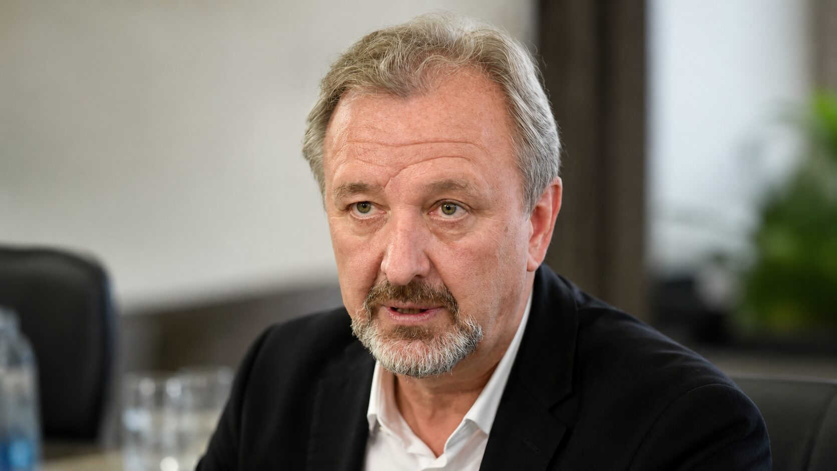 Župana Moravč po zaslišanju izpustili na prostost, oglasil se je tudi glede zasežene kuhinje