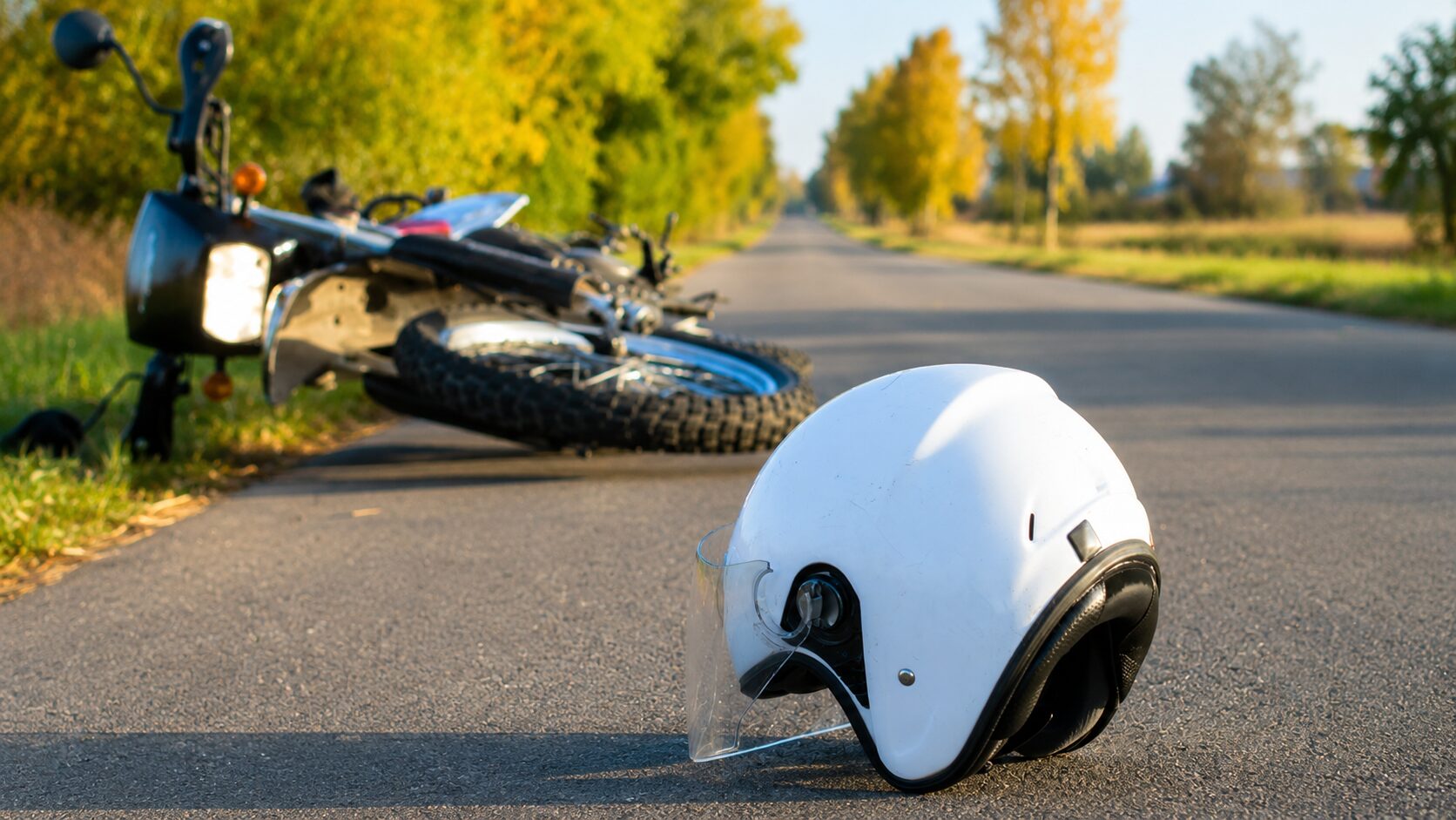 Motorist med nevarnim prehitevanjem trčil v avtomobil, končal v bolnišnici