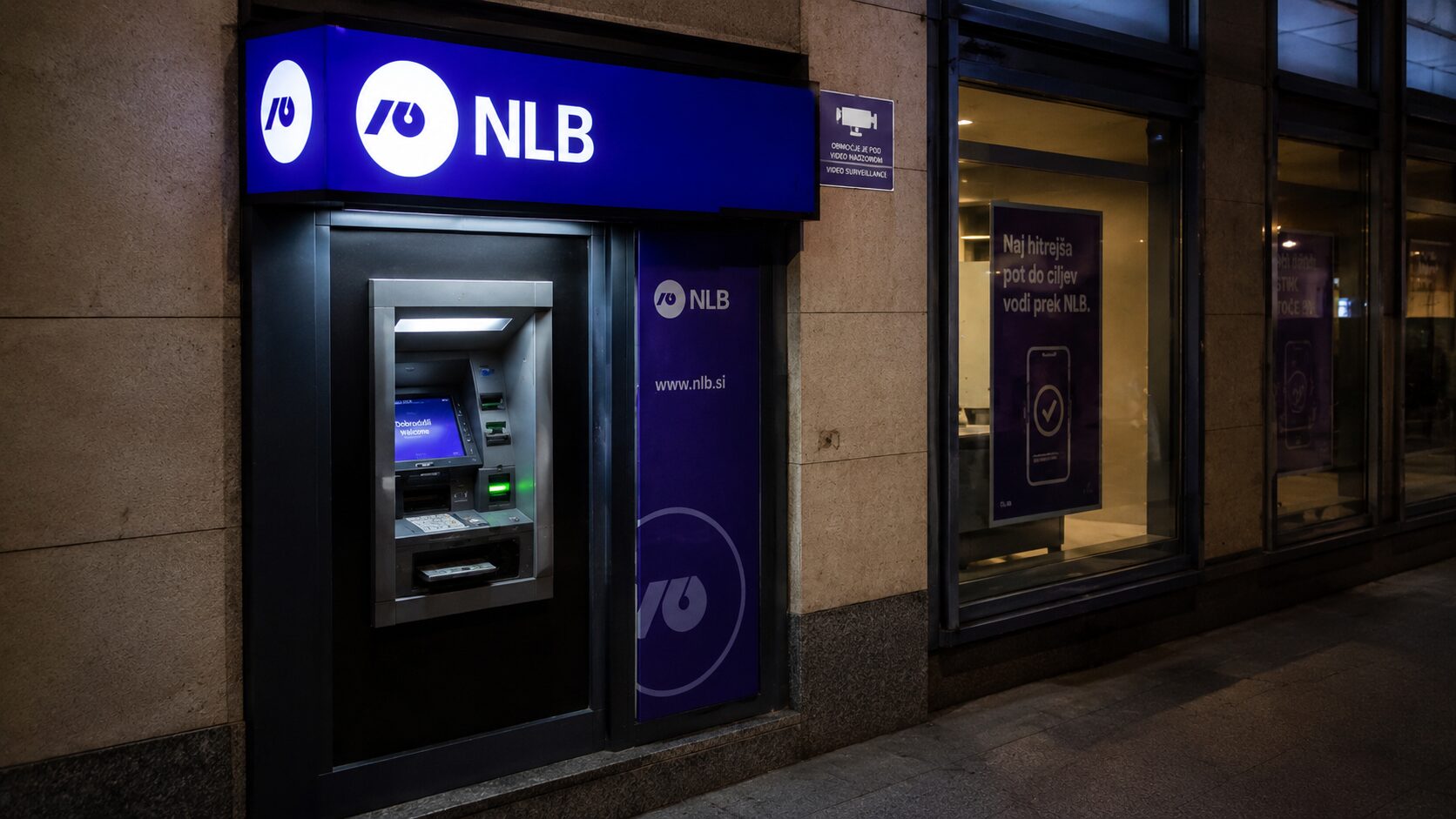 Neznanci ponoči v Ilirski Bistrici razstrelili bankomat