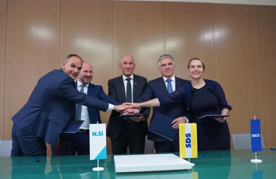 Janša na pragu četrte vlade: koalicijski dogovor podpisan tik pred odločilnim glasovanjem