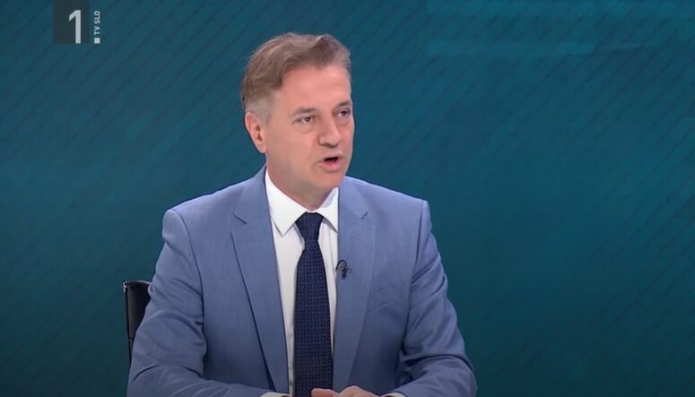 Oster televizijski dvoboj v Odmevih med Robertom Golobom in Rosvito Pesek, tole so ključni poudarki