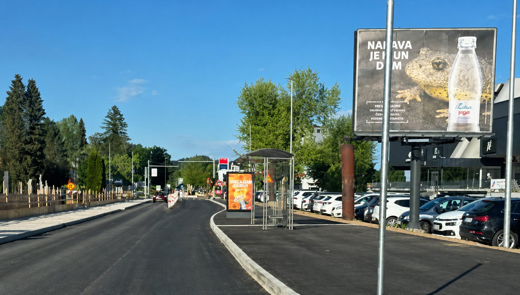 Seidlova po obnovi razjezila Novomeščane: milijonski projekt, pločnik širok kot letalska steza avtobus pa bo ustavljal kar na cesti? (FOTO)