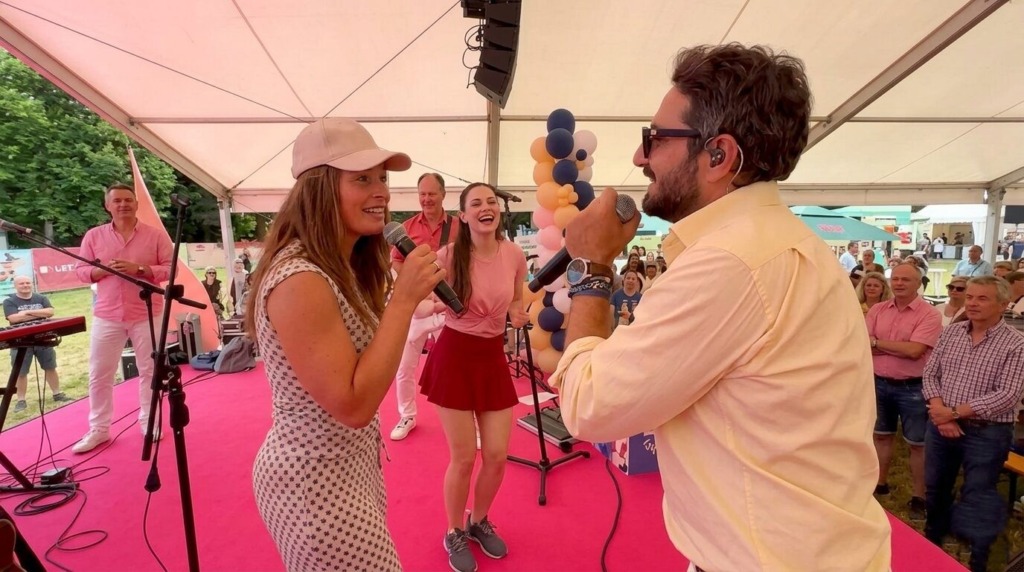 Tina Maze s Čuki zapela njihov največji hit in navdušila množico (video)