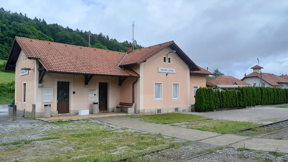 To pa je nostalgija! Objavil je fotografijo, na njej pa legendarna slovenska železniška postaja