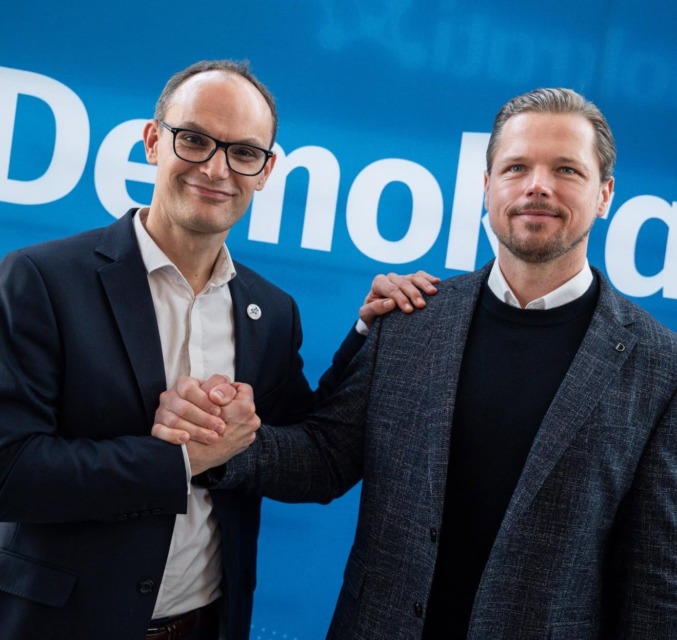 To je nov poslanec Logarjevih demokratov; znano je, kaj dela in odkod prihaja