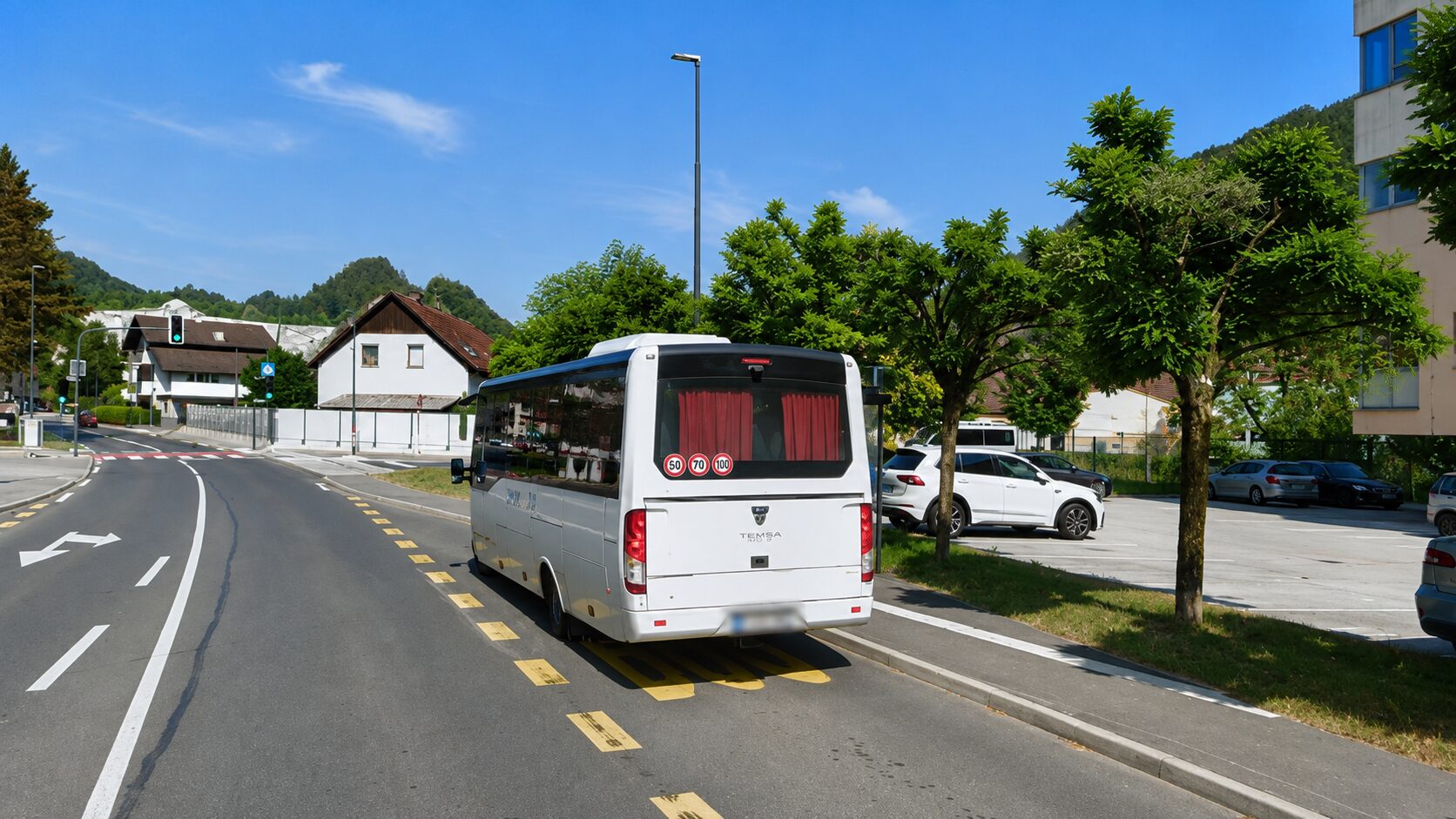 20-letnik trčil v avtobus