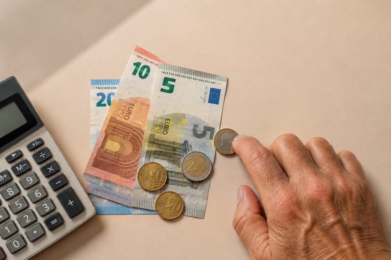Delal je do 73. leta, danes prejema 325 evrov pokojnine: »Sram me je bilo prositi za pomoč«