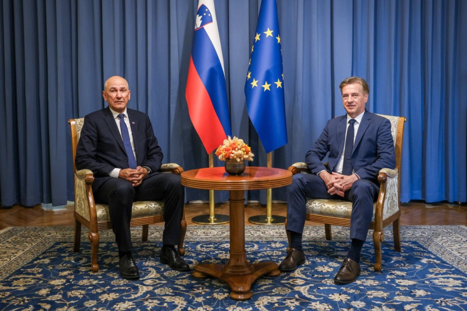 Poglejte, kaj je Janševa vlada spremenila že po 20 minutah